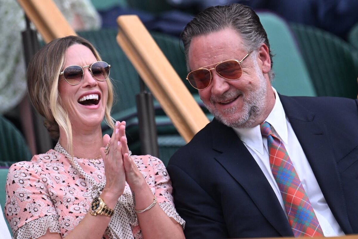    Рассел Кроу и Бритни Териот LEGION-MEDIA