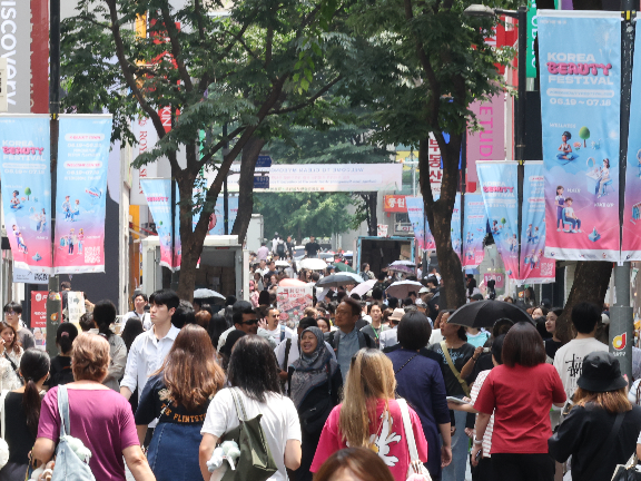 Улица в Мёндоне, Сеул (Ренхап)