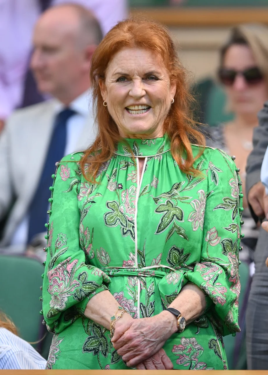 Несгибаемая Сара Фергюсон в свои 65 лет https://www.yahoo.com/entertainment/articles/celebrities-royals-arrived-wimbledon-202800053.html