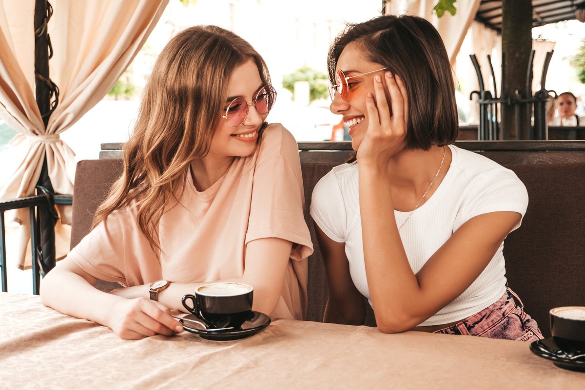    Обсуждая своего мужа в компании подруг, будьте готовы к советам, которые только навредят