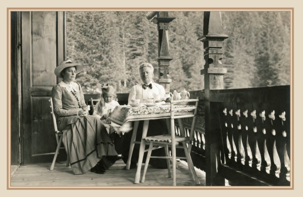 Терасса. Фото из книги "Хорошо было жить на даче"