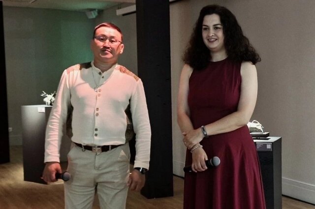    Якутские легенды и мифы, воплощённые в жизнь Алексеем Федосеевым, оказываются близки не только жителям Якутии, считает куратор выставки Алина Свердлова-Александрова Фото: yakutia.aif.ru/ Анастасия Козырева