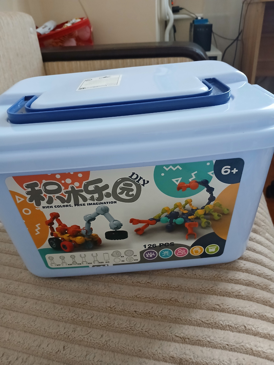 Такой и один типо маленького Лего