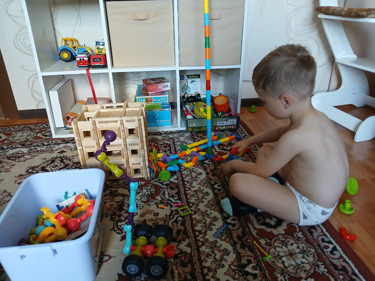 Лесовичок и конструктор из труб