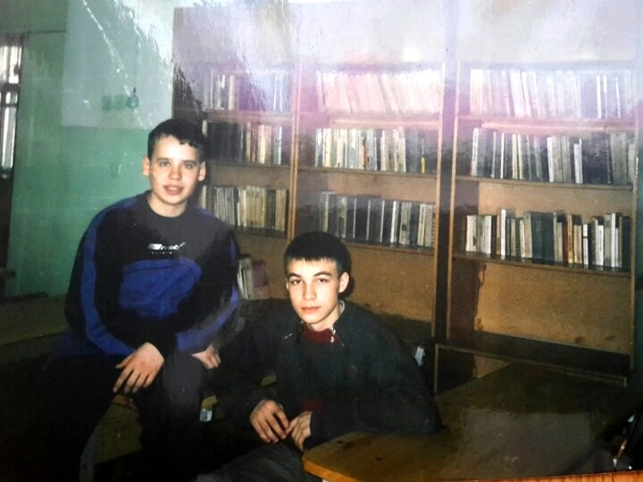 Жекич Дубровский в юности с волосами