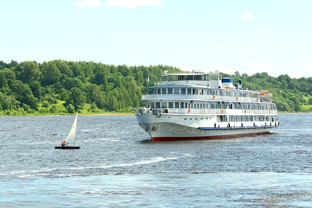    Путешествие по реке - это много воздуха, свежий ветерок и захватывающие пейзажи по берегам. / iStock