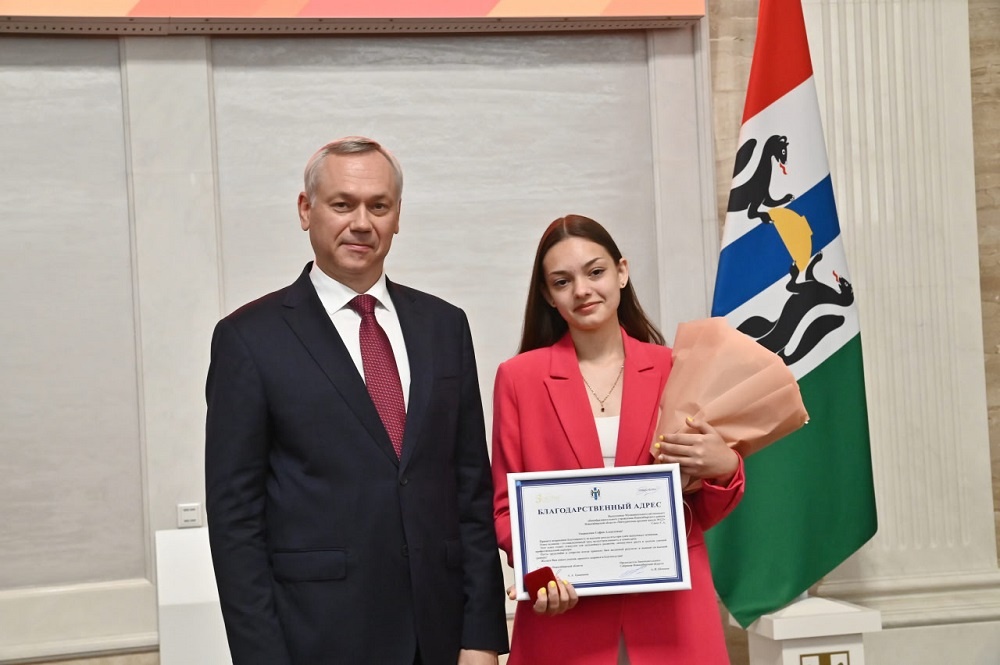    На церемонии награждения. Фотография пресс-службы правительства Новосибирской области