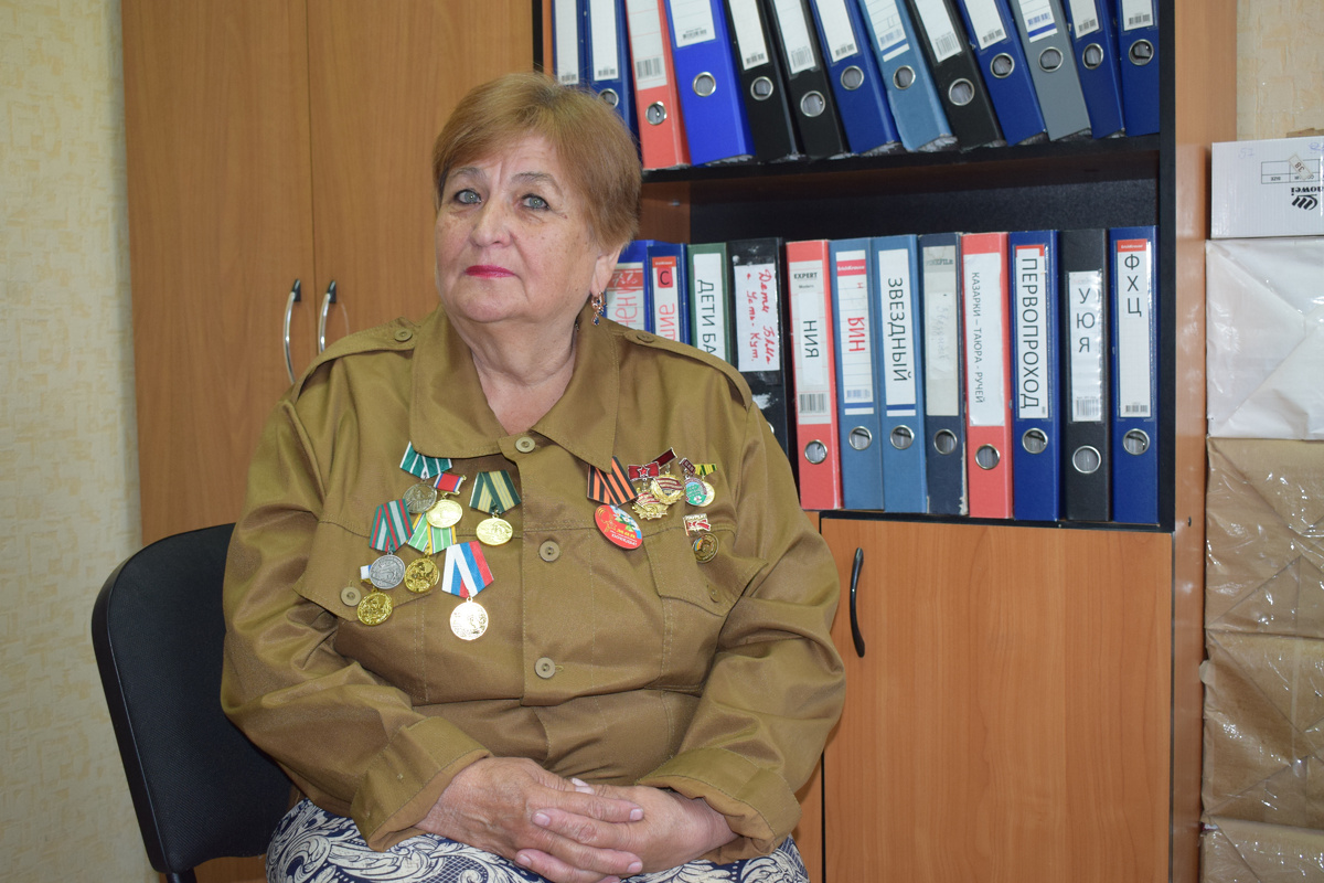 Людмиле Евгеньевне очень помогает песня преодолеть все невзгоды. А вам? 