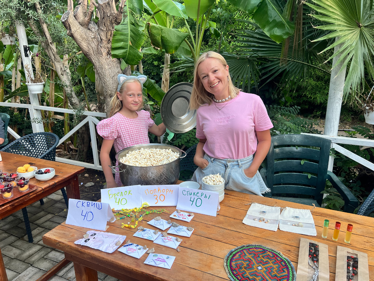 Мы продавали на ярмарке попкорн.