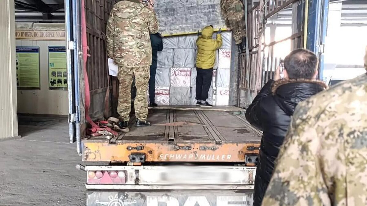 КНБ пресек незаконный вывоз сигарет / © Photo : КНБ Казахстана