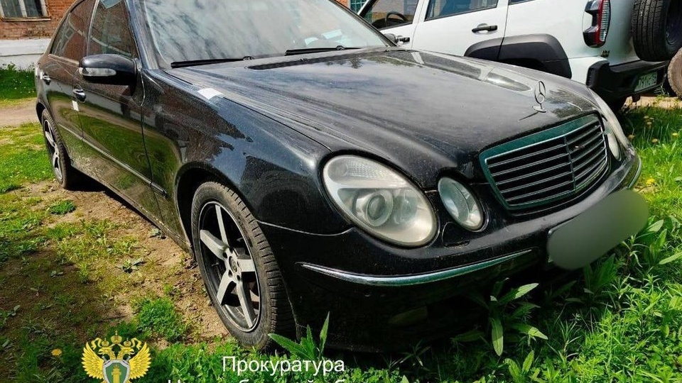 У новосибирца арестовали «Мерседес» за пьяную поездку к зданию суда