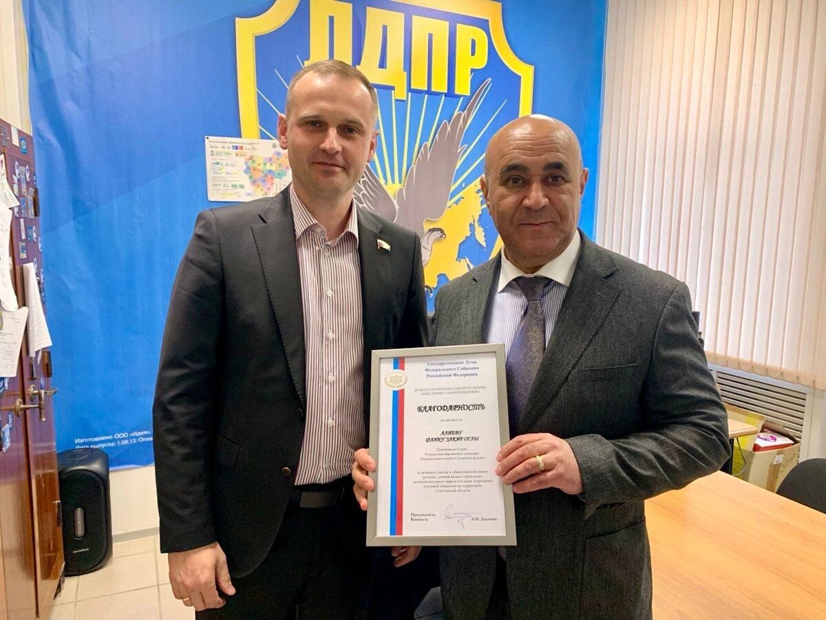    Депутат Госдумы Сергей Леонов и Фаик Алиев. Источник: региональный сайт ЛДПР