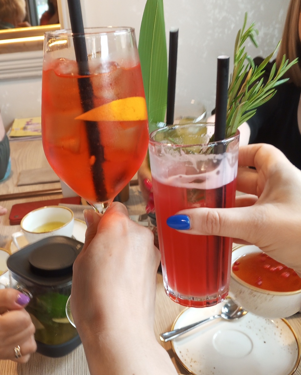 Кто-то пил чай, а кто-то коктейльчик🍹🤓