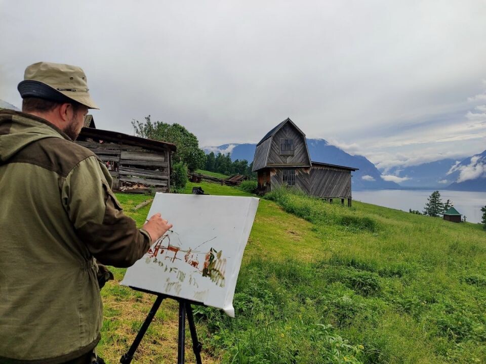    Художник Андрей Прохров в Алтайском заповеднике. Источник: t.me/altzap