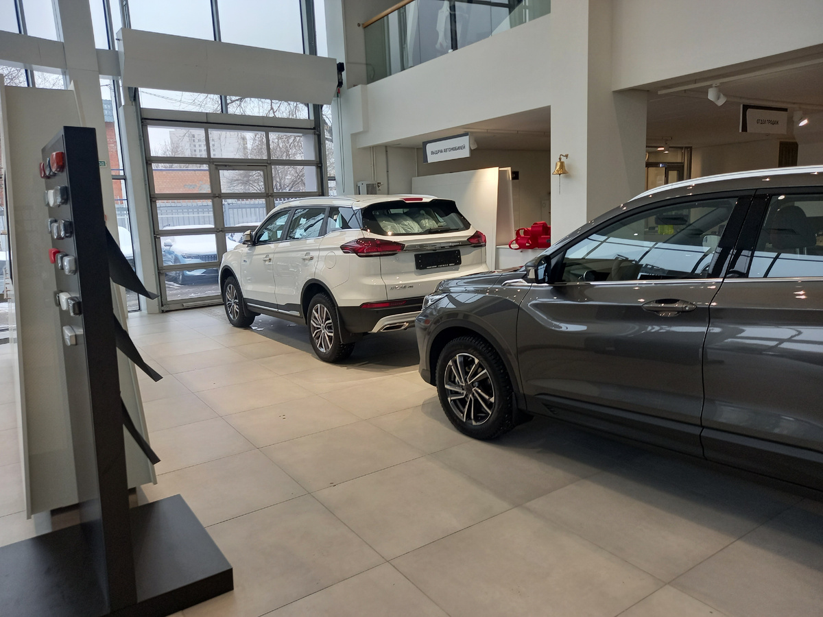 Не ждите снижения цен. Да и ставка ЦБ, и кредиты - всё остаётся высоким.