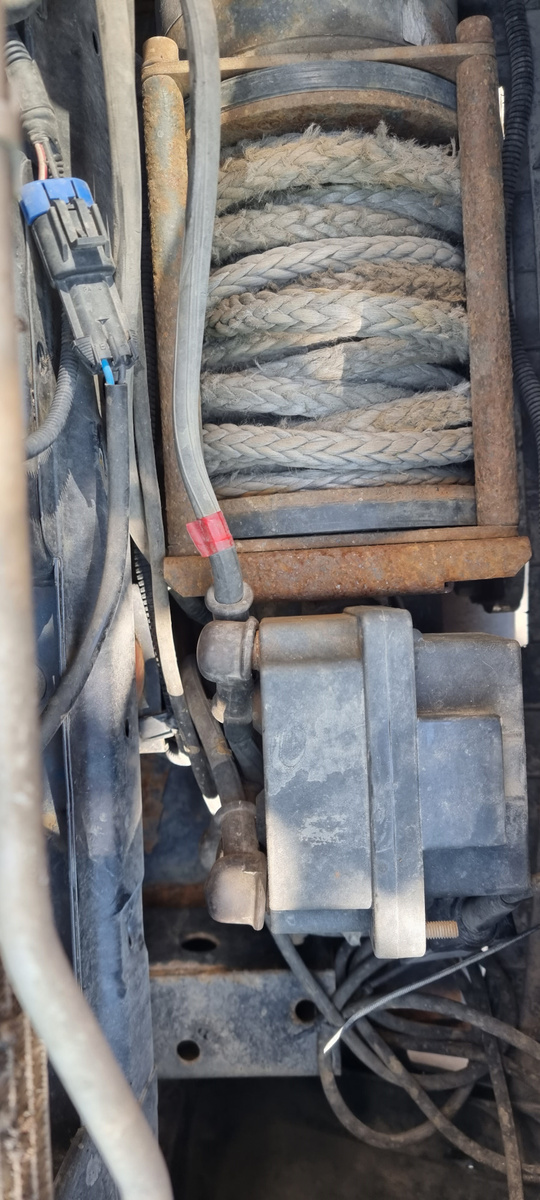 Лебедка Спрут 9000 на месте