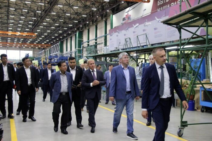 Гостям рассказали о технических и функциональных возможностях вертолетной техники и многообразии сфер ее применения / Фото: пресс-служба У-УАЗ