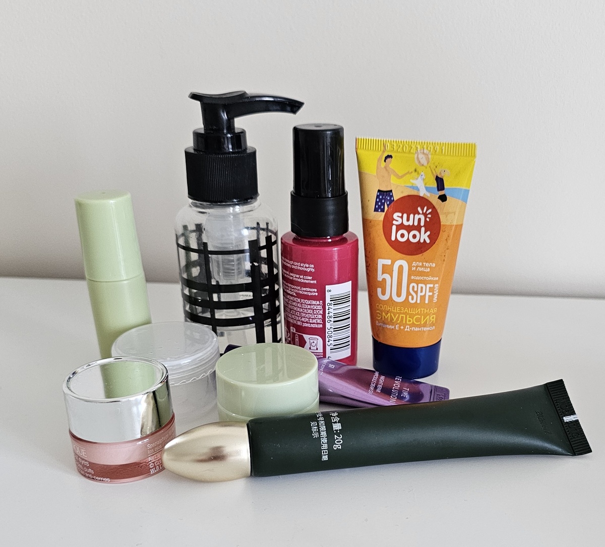 Фото сделала, когда уже разбирала косметичку после поездки