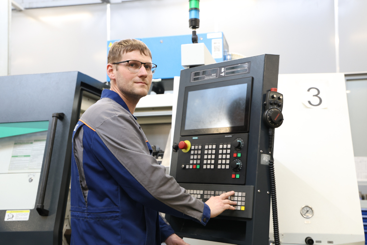 Оператор станков с программным управлением Александр Аликин