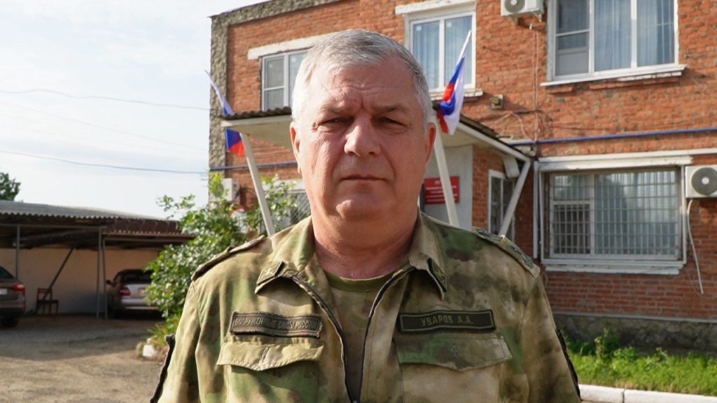    — За последние годы процедура призыва на военную службу не претерпевала существенных изменений, срочники нашего района в большинстве случаев остаются служить в родном Краснодарском крае, однако бывают и исключения. Согласно Указу президента Владимира Путина, отправка срочников в зону проведения СВО осуществляться не будет — говорит Александр Уваров, военный комиссар Тимашевского и Калининского районов. Знамя Труда