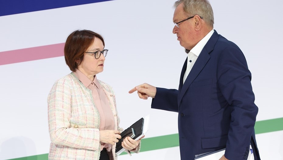    Пленарная сессия Финконгресса Банка России в Петербурге. Председатель ЦБ Эльвира Набиуллина и глава ВТБ Андрей Костин. Автор фото: ТАСС