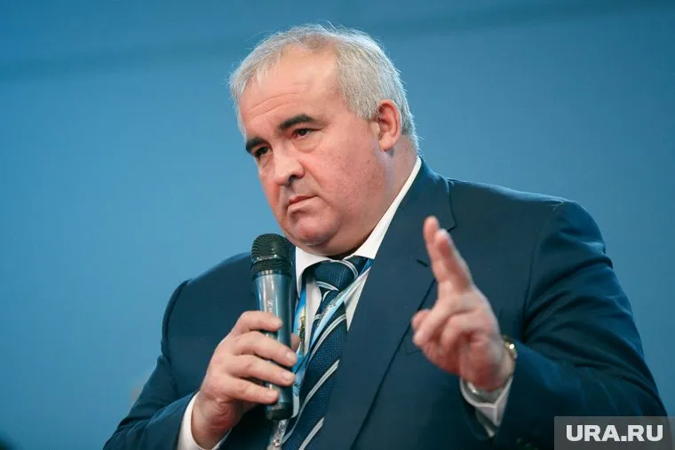 Губернатор-рекордсмен Ситников вступил в борьбу с влиятельным оппонентом
Фото: Александр Мамаев © URA.RU