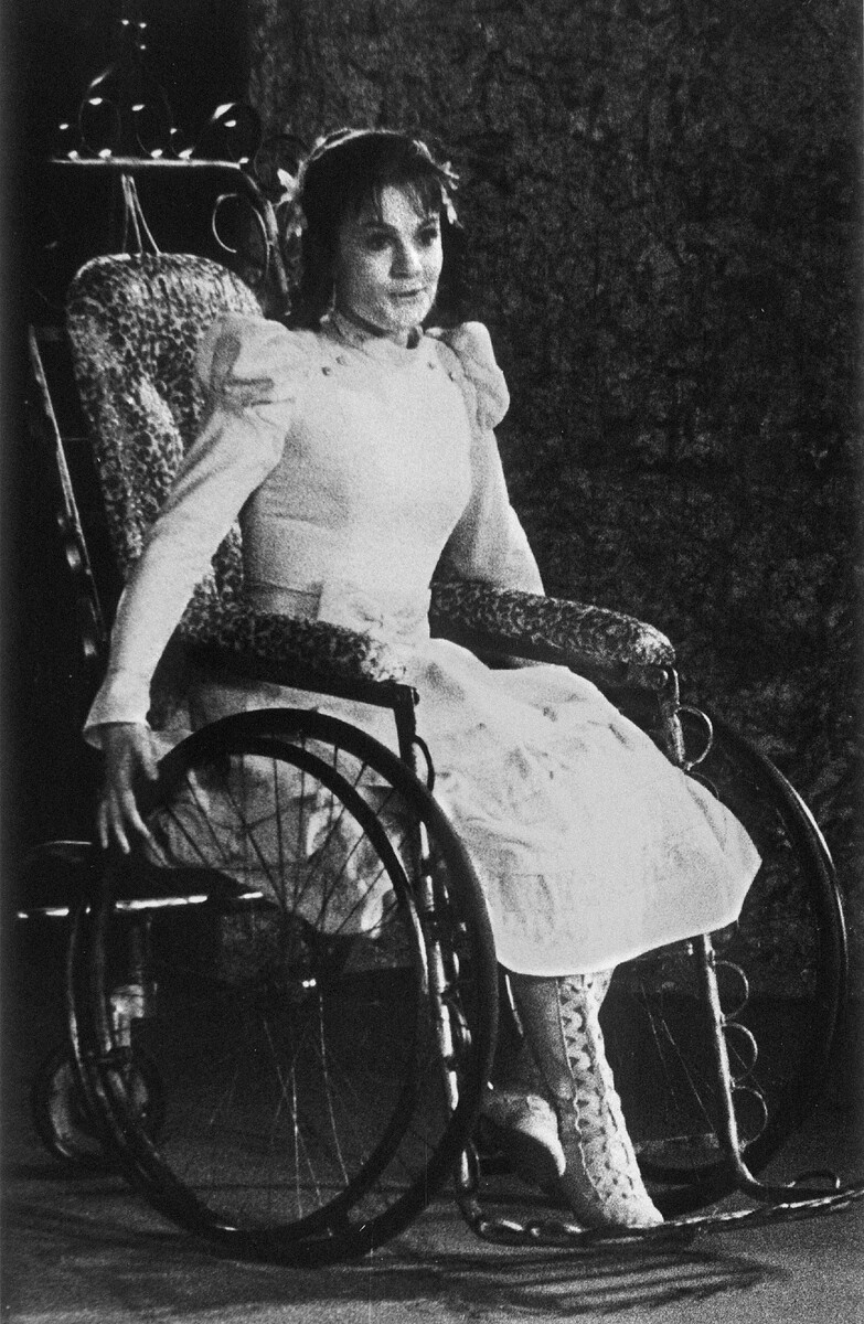 Ольга Яковлева в роли Лизы Хохлаковой в спектакле "Брат Алёша". Театр на Малой Бронной, 1972 г.