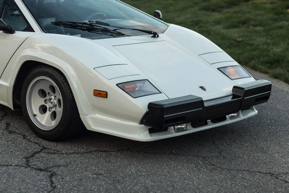 "Прекрасные" бампера американской спецификации Lamborghini Countach