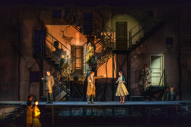    Фото Дианы Токмаковой. Петербург тут максимально жуток, как и подобает городу из сна. Растрелли, Росси, Монферан? Ага, щ-щаз-з!