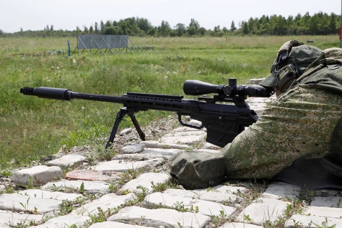    Уникальную винтовку осваивают курсанты центра снайпинга ВВО под Хабаровском