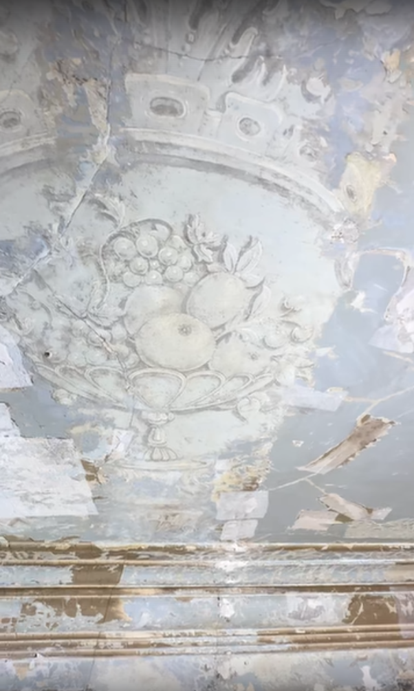 Фрагмент росписи в первом зале