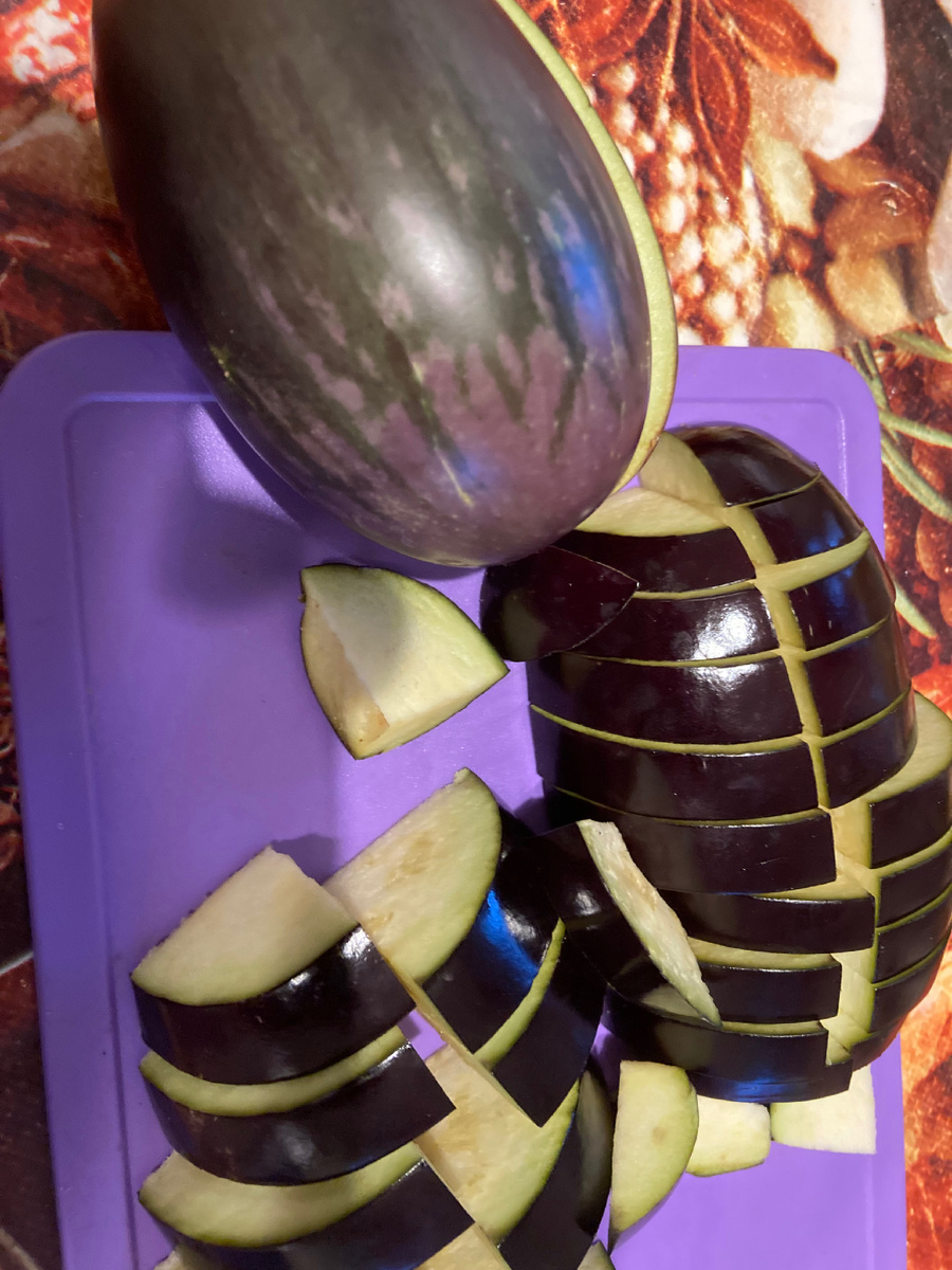 Видно - один (молодой) густофиолетовый, второй светлофиолетовый с бурым подтоном.