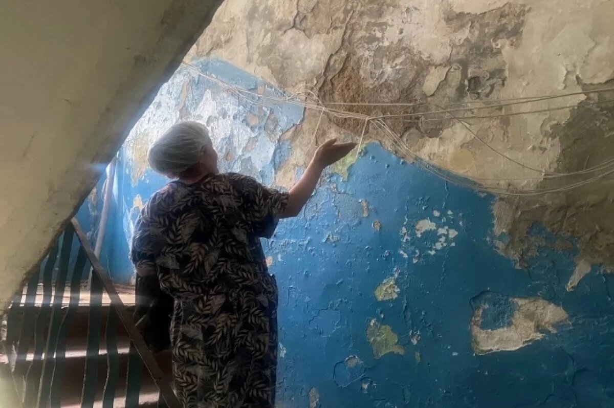    Внутри дом ещё страшнее, чем снаружи.