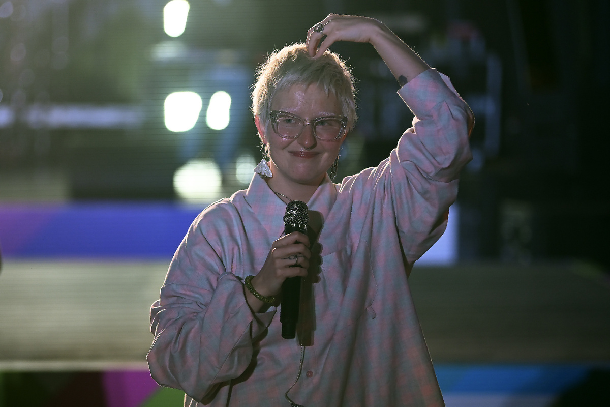 Тося Чайкина на сцене Михайловской набережной г.Новосибирск 29.06..2025