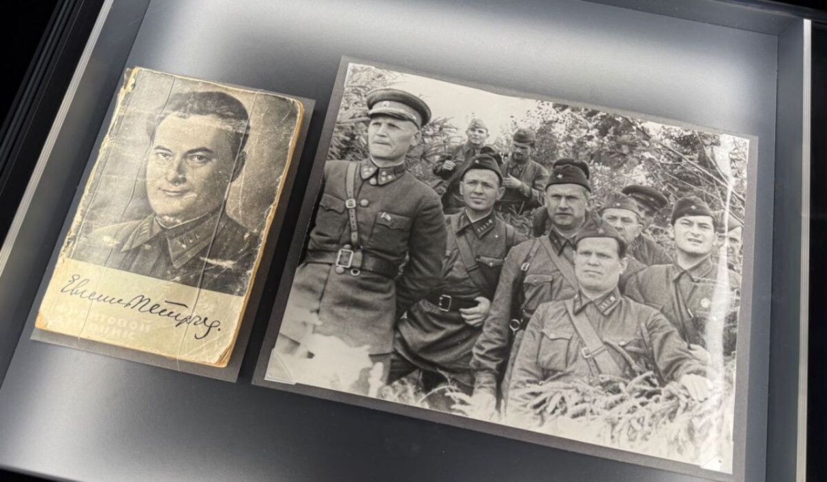     Реликвии из коллекции дочери маршала Конева Источник: victorymuseum.ru Автор фото: Пресс-служба Музея Победы