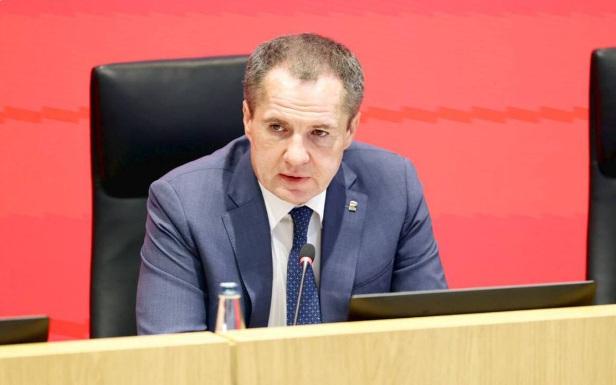    Вячеслава Гладкова атакуют анонимные телеграм-каналы: губернатора обвиняют в «магических ритуалах» и предрекают скорую отставку Фото из соцсетей Гладкова