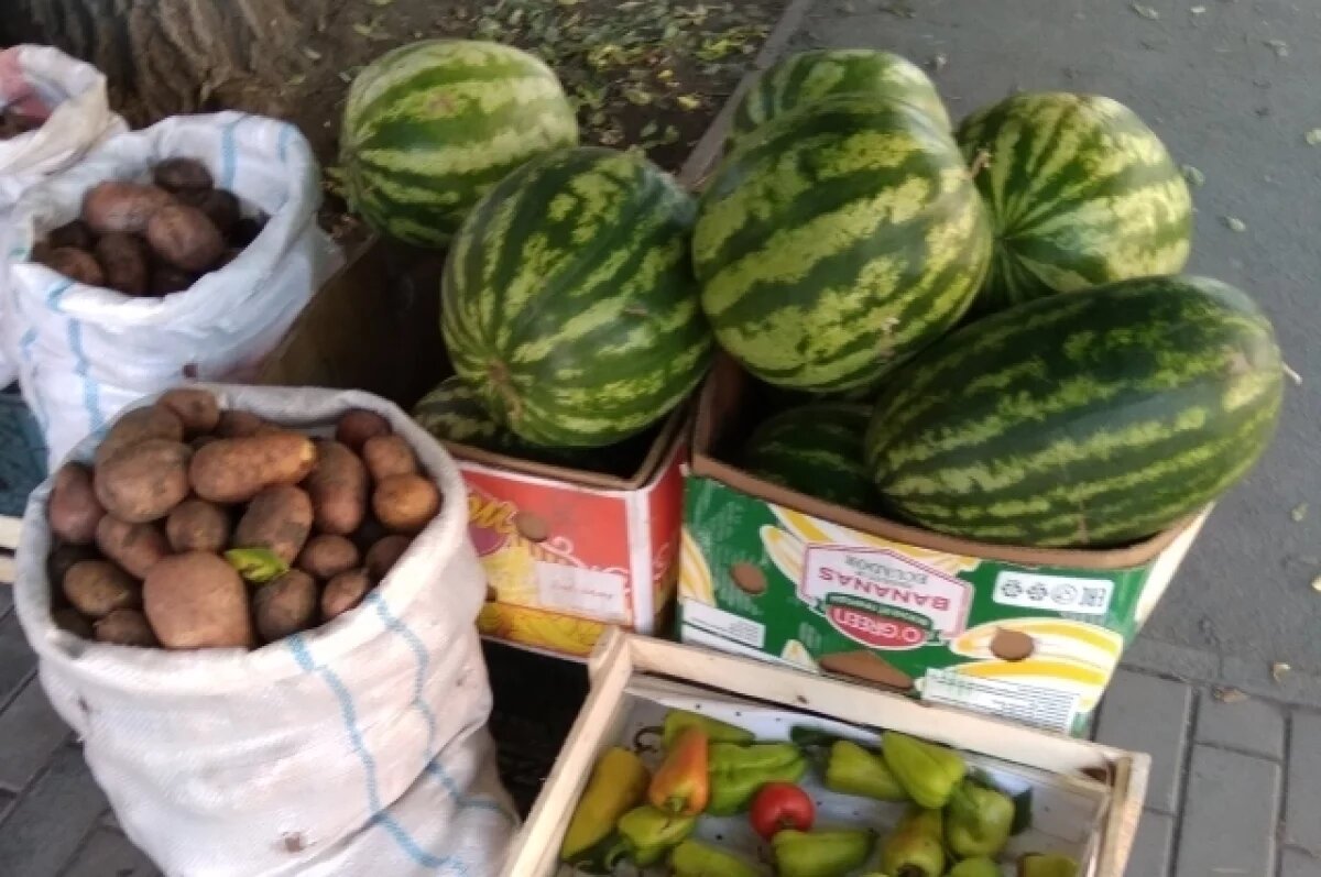    Жителям Тверской области напомнили, где нельзя покупать фрукты и овощи