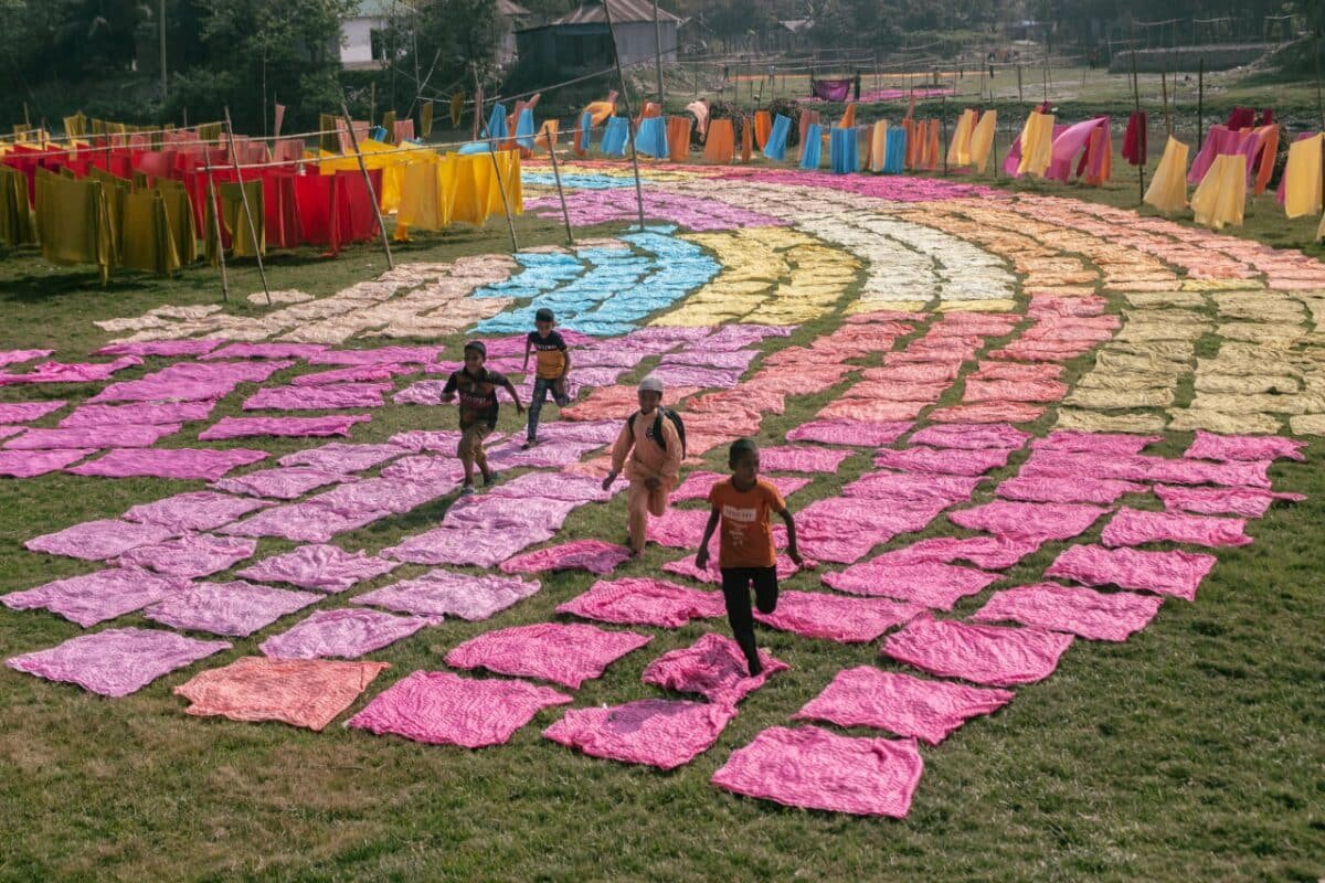    Сушка цветной ткани, окрашенной различными красителями / © Jubair Ahmed Arnob, en.wikipedia.org