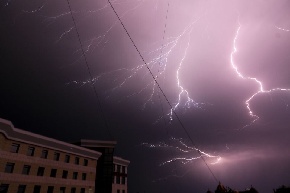    Гроза в Барнауле. Июнь 2025. Источник: Олег Укладов