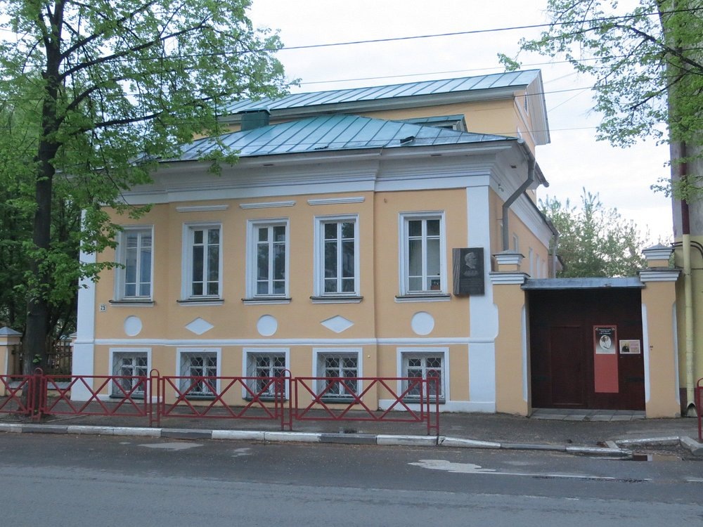 Дом расположен по адресу: ул. Собинова, 25. Фотография с сайта https://www.tripadvisor.ru/Attraction_Review-g298488-d2572357-Reviews-Sobinov_Memorial_Museum-Yaroslavl_Yaroslavl_Oblast_Central_Russia.html#/media/2572357/?albumid=-160&type=ALL_INCLUDING_RESTRICTED&category=-160