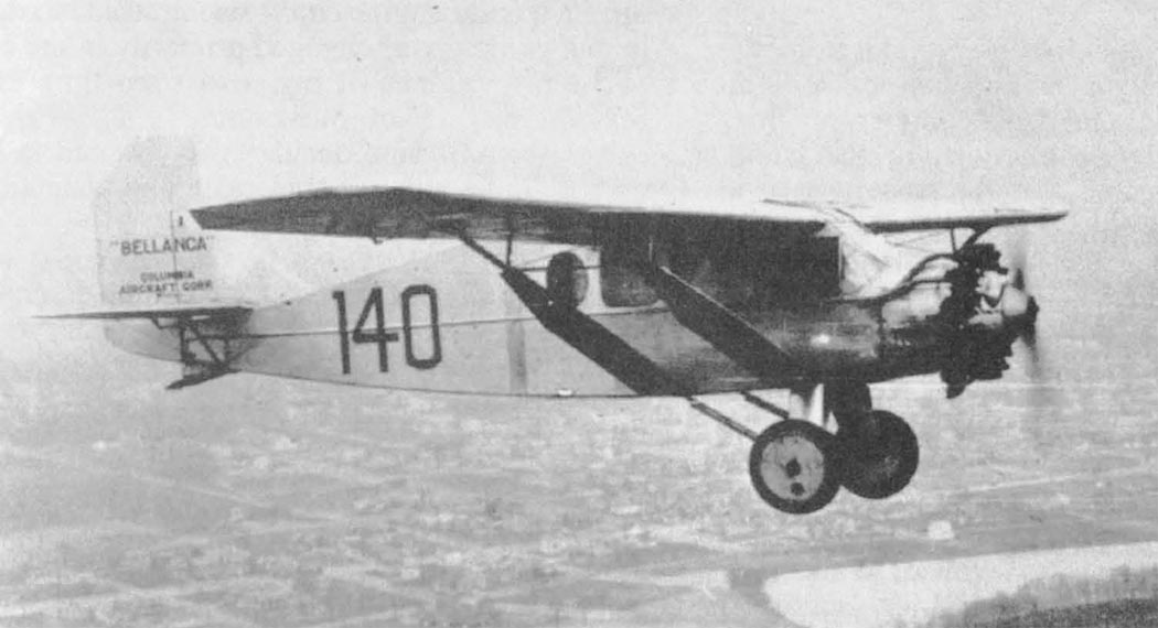один из немногих снимков самолета Bellanca WB-2 Miss Columbia, сделанных во время перелета через атлантический океан. Снимок airwar.ru