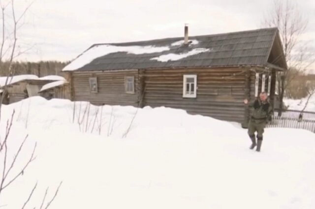    Сейчас на месте дома, где жила Маша - заросший кустами пустырь. Фото: Первый канал