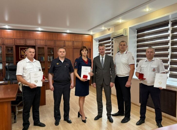    В преддверии праздника депутат Госдумы Алексей Волоцков лично поздравил сотрудников