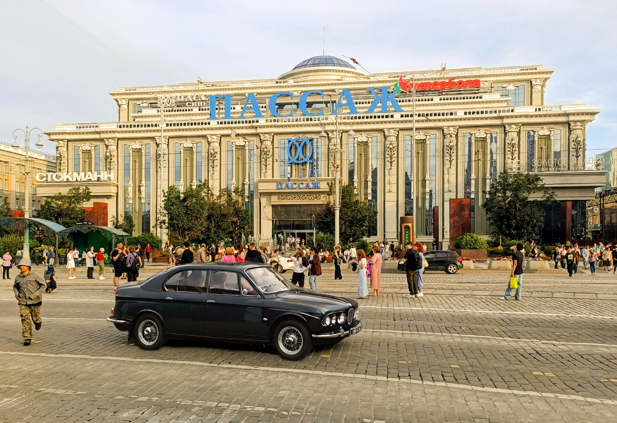 Город Екатеринбург, Площадь 1905 года, Центральный Универмаг "Пассаж"