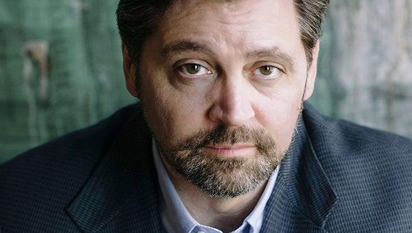 Фото американского писателя, автора детективов Аллена Эскенса.