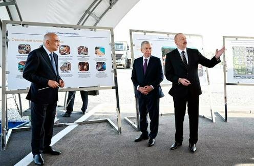 Слева направо: Джахонгир Артыкходжаев, Шавкат Мирзиёев, Ильхам Алиев. Фото пресс-службы президента Азербайджана