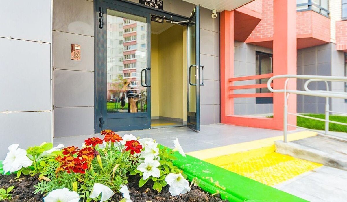     Вход в подъезд. Источник: mos.ru Автор фото: Пресс-служба Мэра и Правительства Москвы