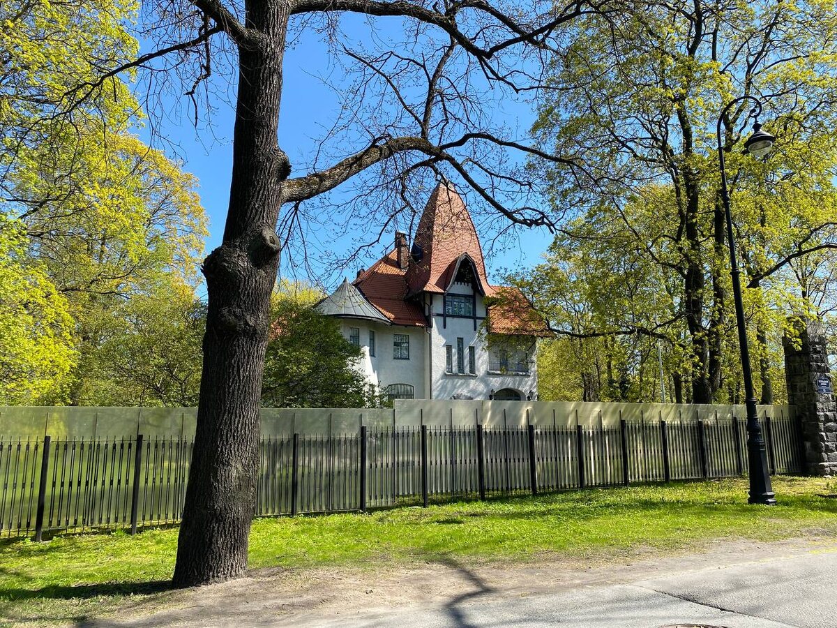 Особняк Фолленвейдера. Большая аллея, 13