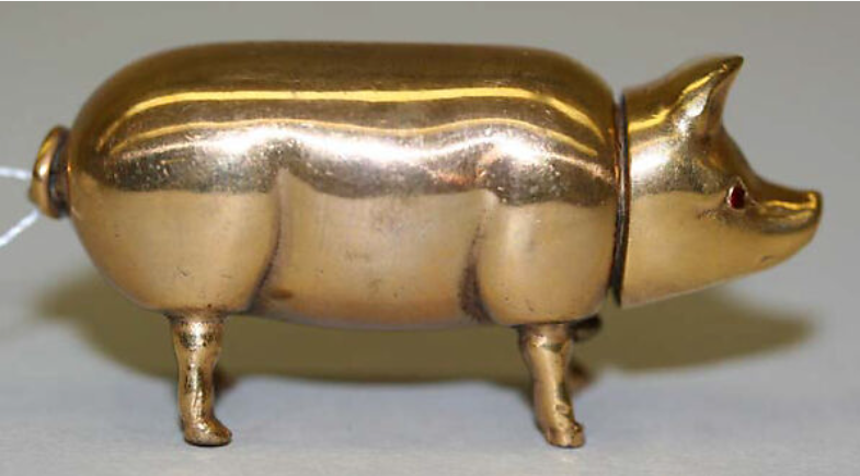 Футляр для помады в виде свинки, латунь, стекло, 1920-е, Музей "Метрополитен", Нью-Йорк, официальный сайт - www.metmuseum.org