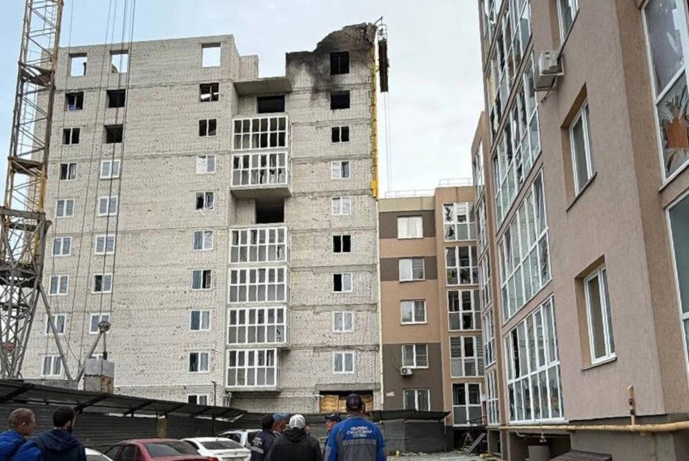    Люди эвакуированы, на месте работают оперативные службы. Фото: Telegram-канал/ Губернатор Липецкой области Игорь Артамонов